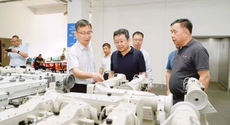 張立偉一行赴陜鼓章丘氣體、青島海發(fā)集團(tuán)、上海臨港產(chǎn)業(yè)區(qū)等單位考察調(diào)研